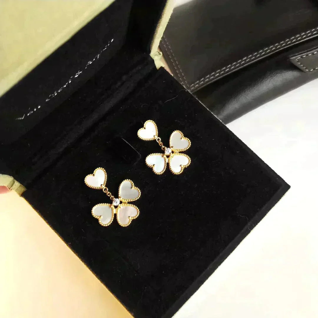 [Regalia jewelry]CLOVER SWEET WHITE MOP EARRINGS