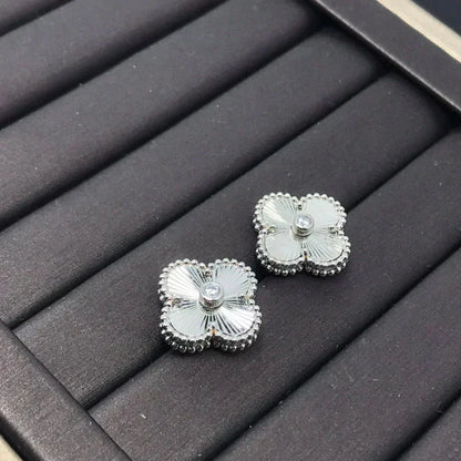 [Regalia jewelry]CLOVER MINI 9.5MM LASER EARRINGS