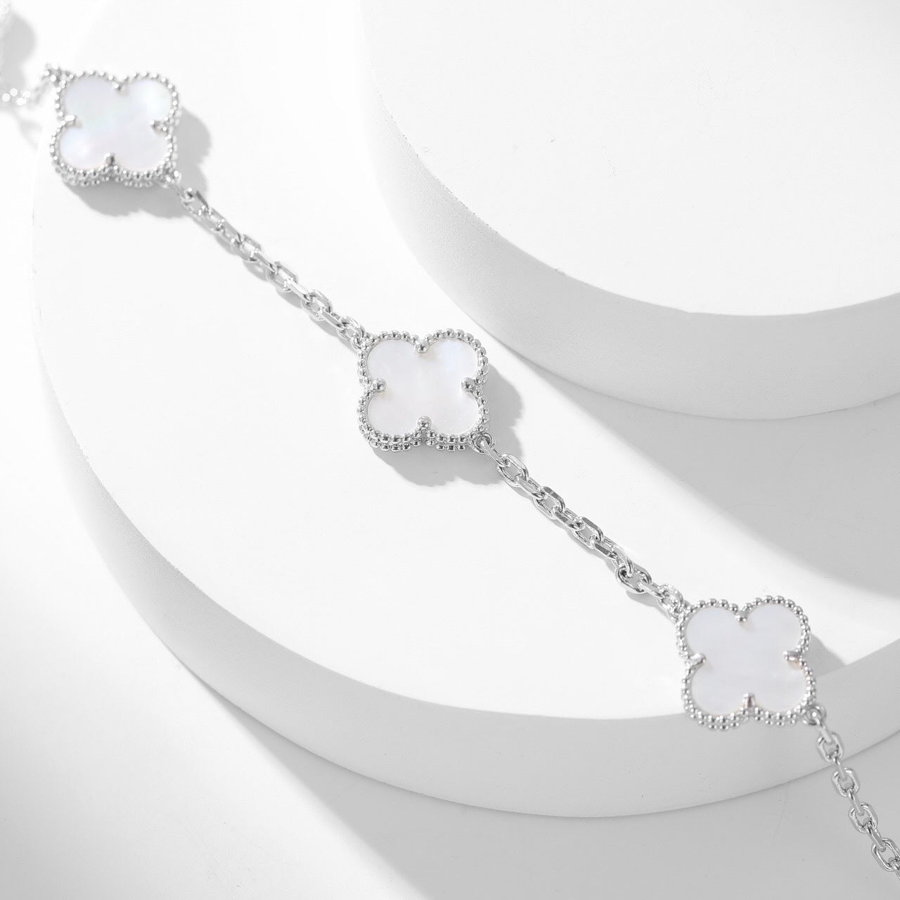 [Regalia jewelry]CLOVERS THE 10-MOTIFS WHITE MOTHER OF PEARL NECKLACE