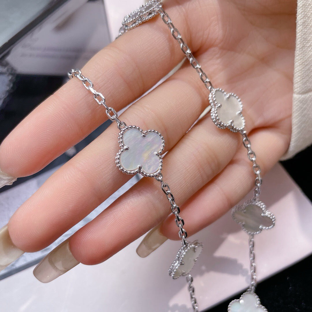 [Regalia jewelry]CLOVERS THE 10-MOTIFS WHITE MOTHER OF PEARL NECKLACE