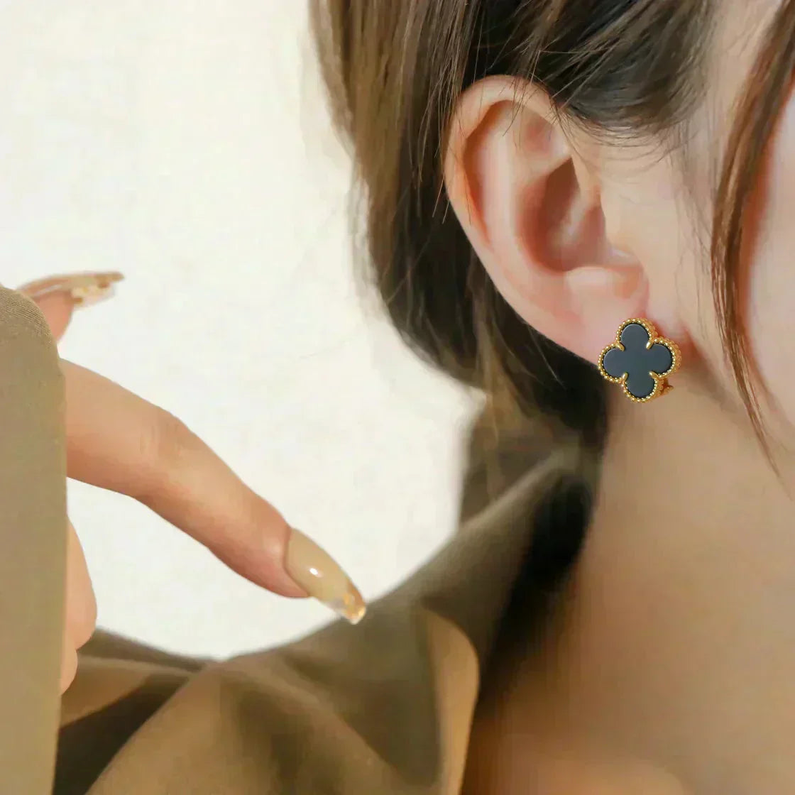 [Regalia jewelry]CLOVER MEDIUM 1 MOTIFS  ONYX STUD EARRINGS