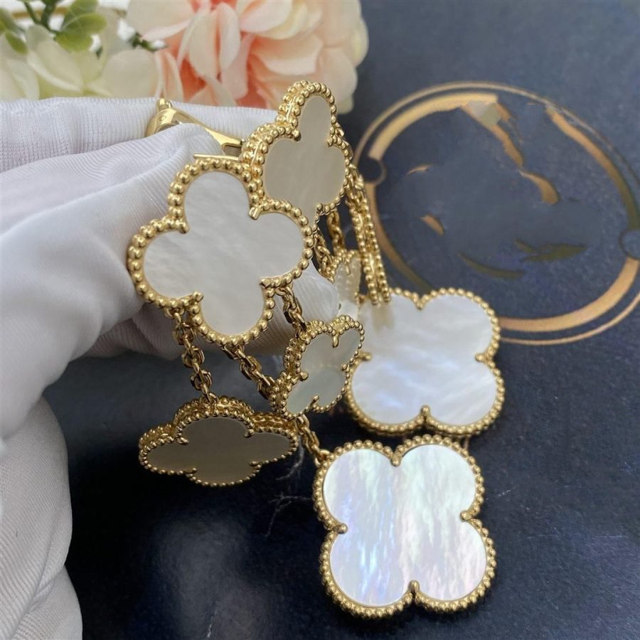 [Regalia jewelry]CLOVER EARRINGS WHITE MOP 4 MOTIFS GOLD